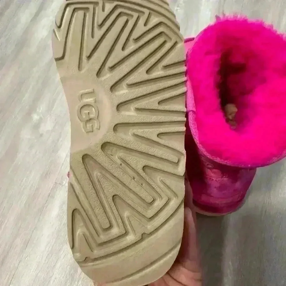 UGG CLASSIC SHORT MAGENTA PINK raspberry BOOTS SIZE 4